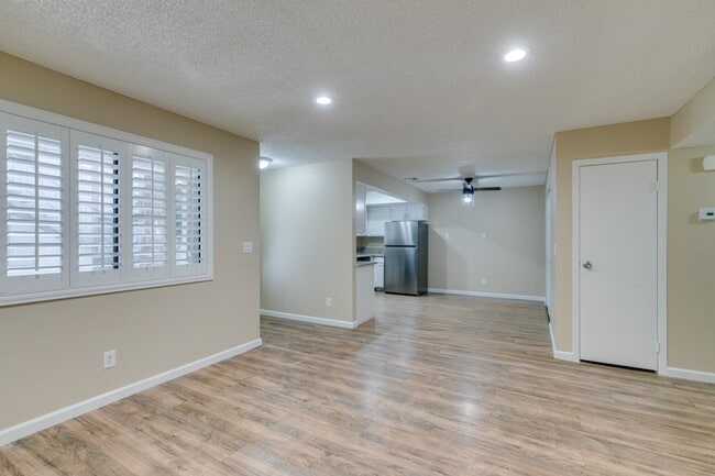 Building Photo - GORGEOUS 2 BEDROOMS CONDO*JUST COMPLETED UPGRADES*SOUTHWEST AREA*COMMUNITY AMENITIES*