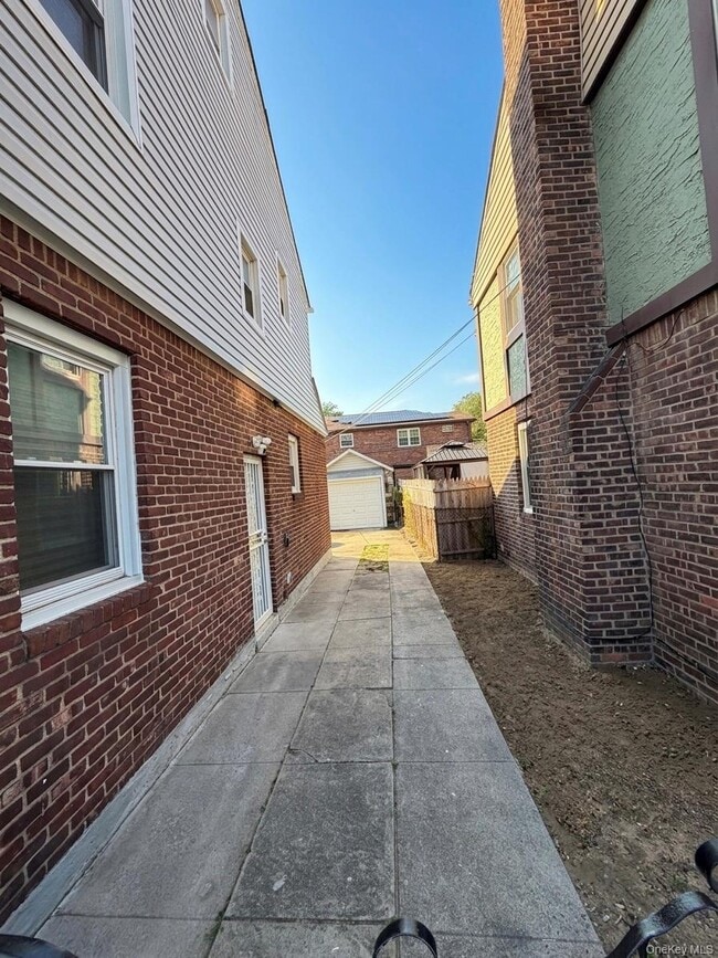 Building Photo - 176-65 132nd Ave