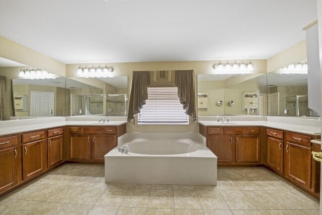 Building Photo - 8273 Emerald Winds Cir