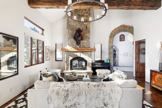 Building Photo - 1960 Juniper Hill Rd