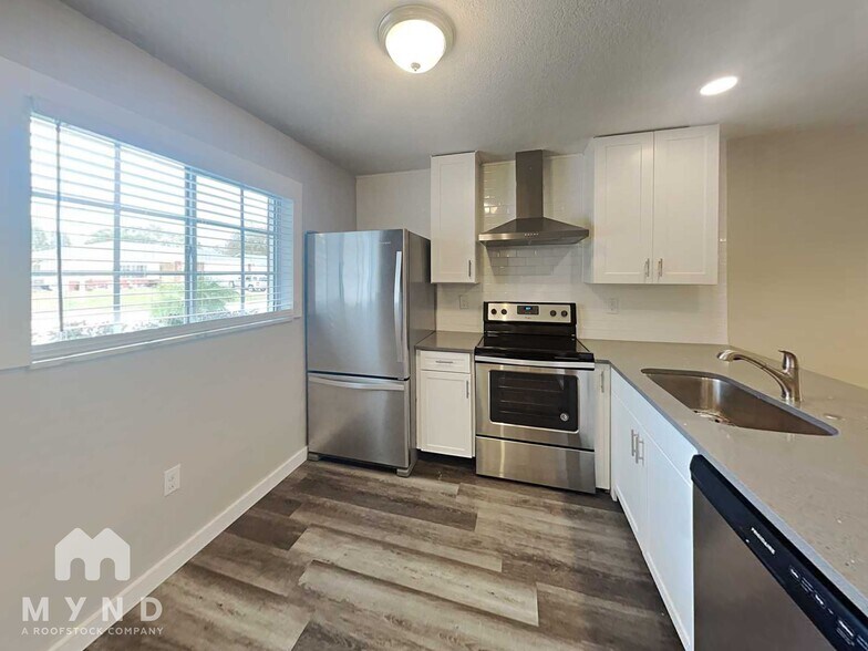 Building Photo - 8610 Sagewood Dr