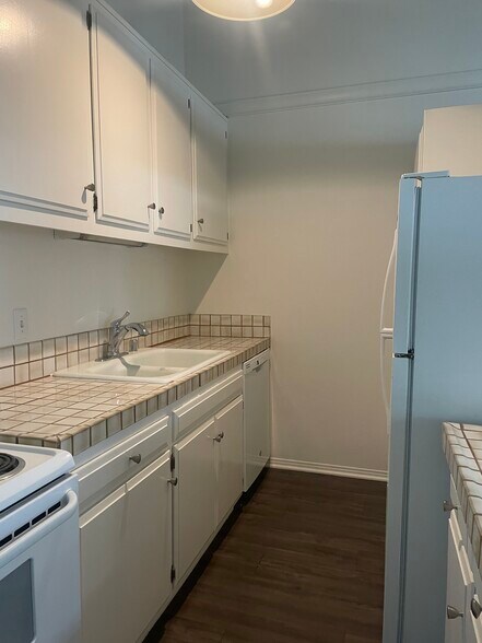 Building Photo - 631 S Prospect Ave