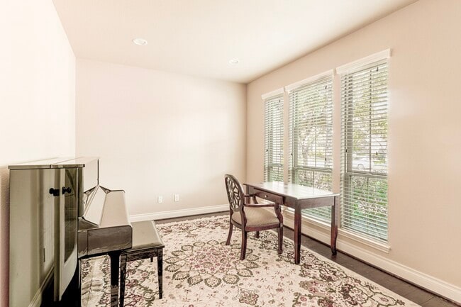 Building Photo - 28707 Hemlock Red Ct