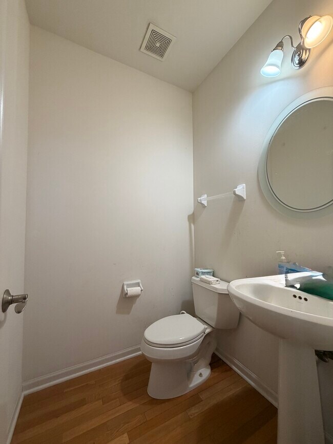 Building Photo - 2573 Waterbury Ln