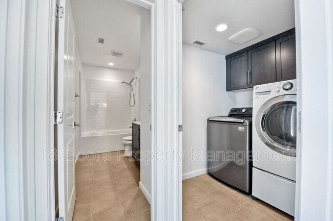 Building Photo - 8332 Ridge Ct