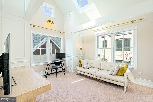 Building Photo - 3350 17th St NW