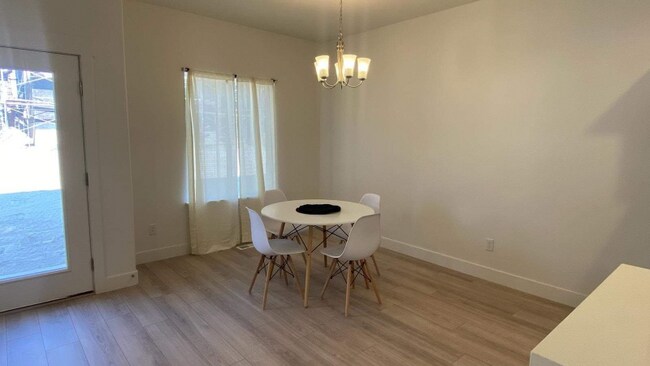 Building Photo - 7244 N Silver Spring Way