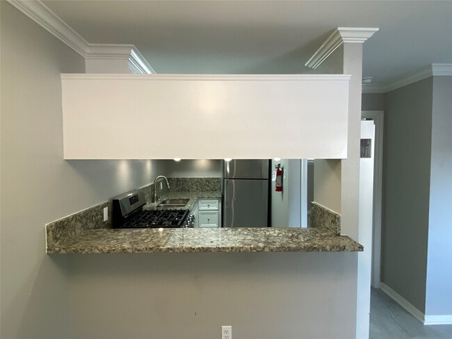 Building Photo - 211 W 17th St