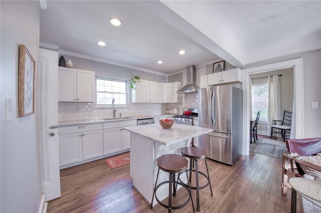 Building Photo - 261 Catalpa Pl