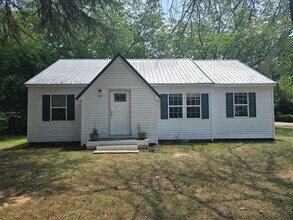 Building Photo - 707 Miller Ave