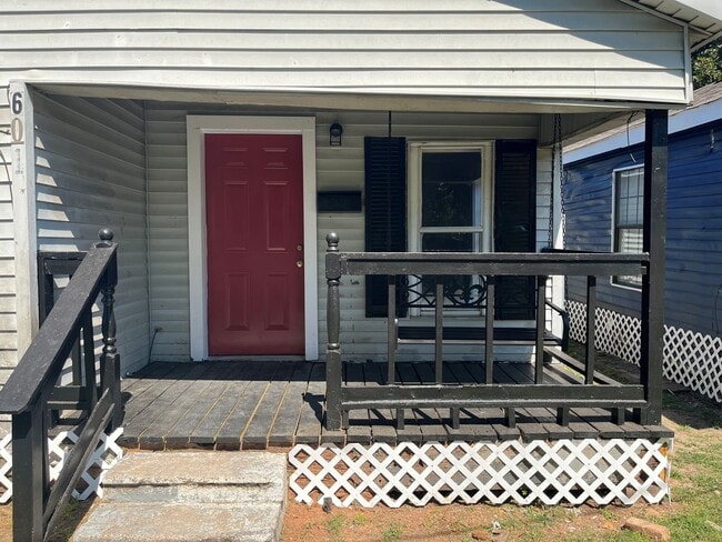 Building Photo - 2 Bedroom Home  199.00 First Months Rent  ...