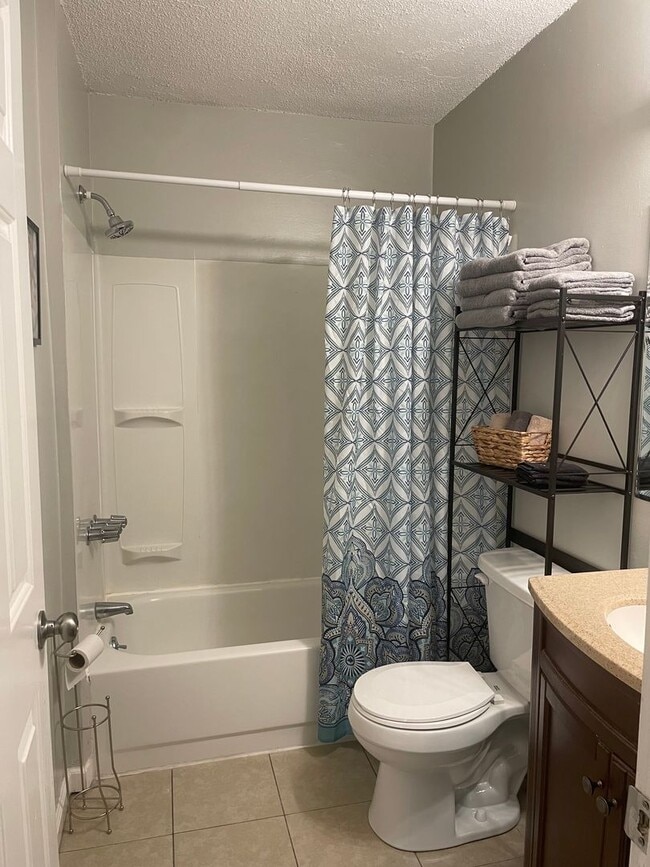 Building Photo - Fabulous 1BR Furnished Duplex