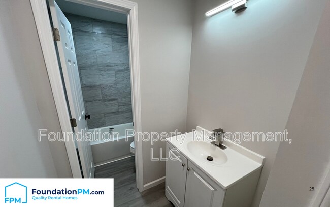 Building Photo - 4911 Shayne Cove