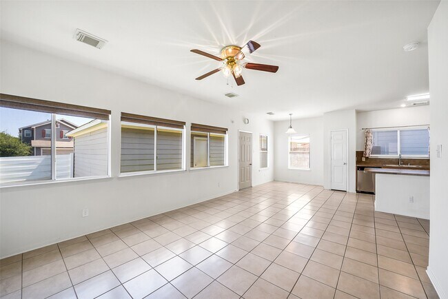 Building Photo - 1102 Grassy View Dr