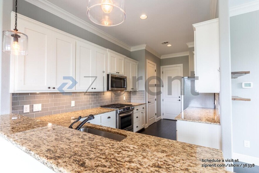 Building Photo - 4000 Ranch Road 620 N