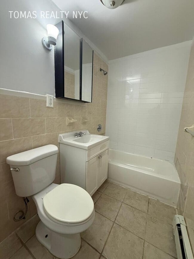 Building Photo - 998 Jennings St