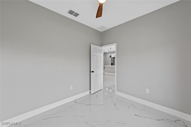 Building Photo - 1115 Ectone St E