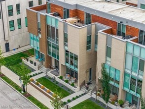 Building Photo - 284 Alfred St