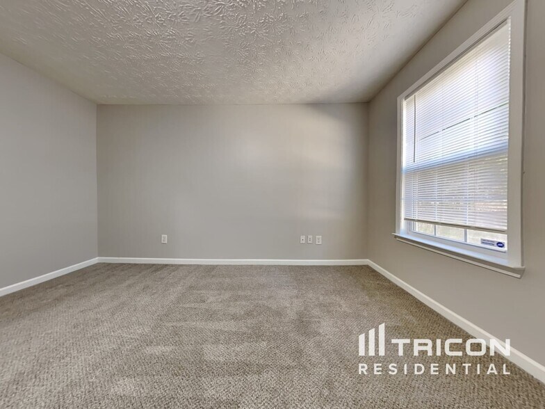 Building Photo - 45 Shadowbrook Ct
