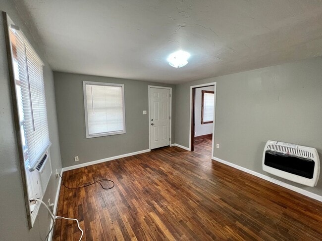 Building Photo - Affordable and Spacious!