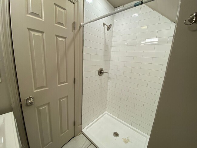 Building Photo - 2211 Neil Ave