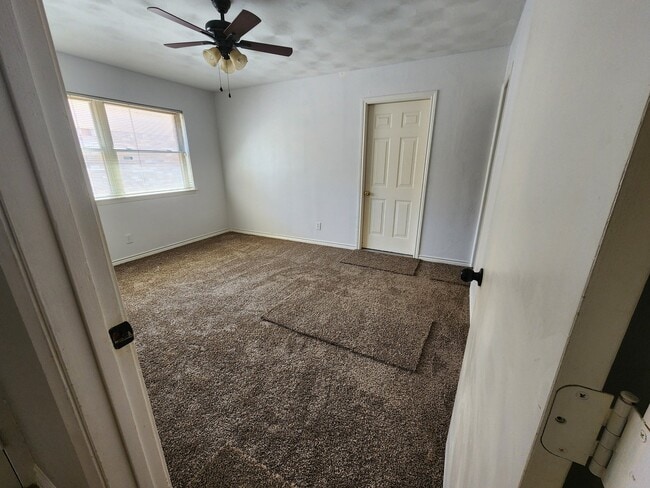 Building Photo - 2210 Newcastle Dr