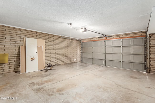 Building Photo - 4652 W Puget Ave