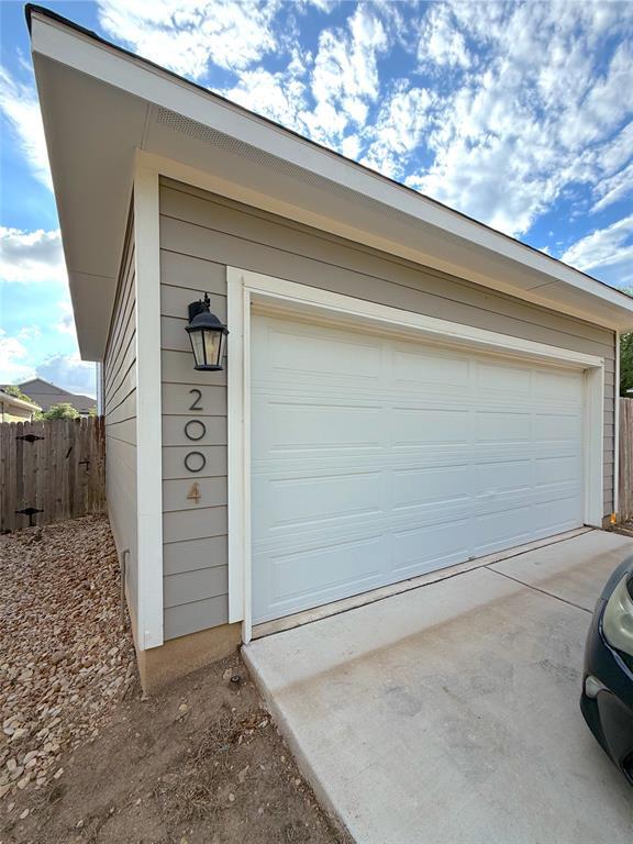 Building Photo - 2004 Pecan Island Dr