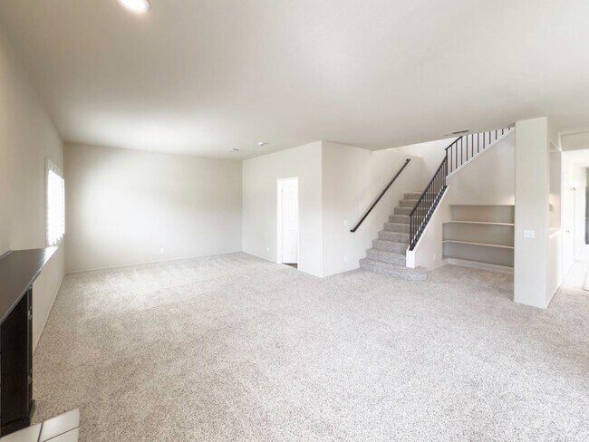 Building Photo - RARE 6 BEDROOM HOME FOR RENT IN OPTIMUM LO...
