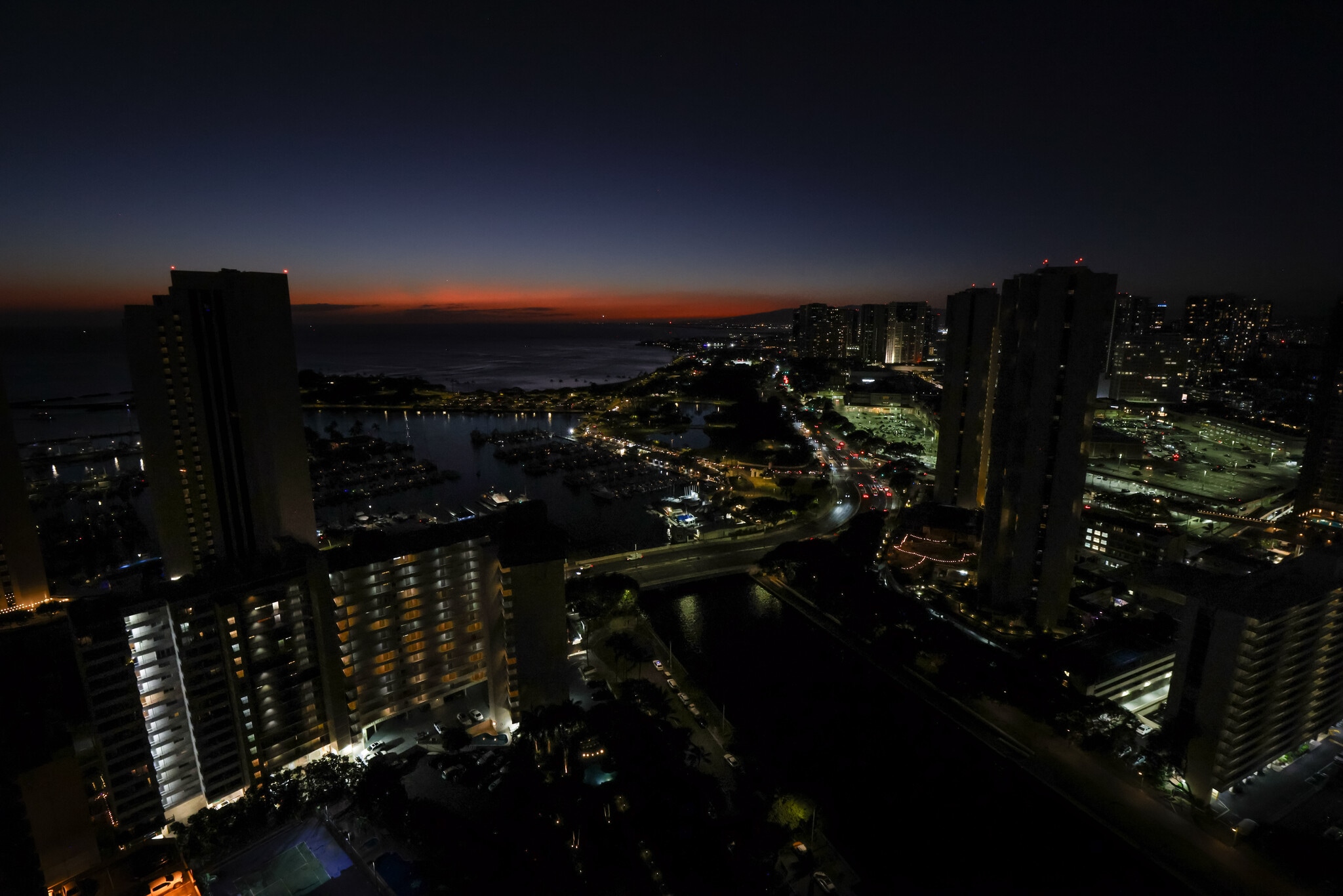 Building Photo - 1551 Ala Wai Blvd