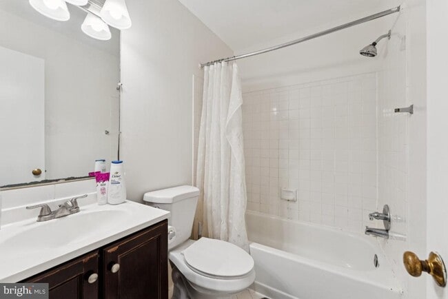 Building Photo - 14430 Bakersfield Ct