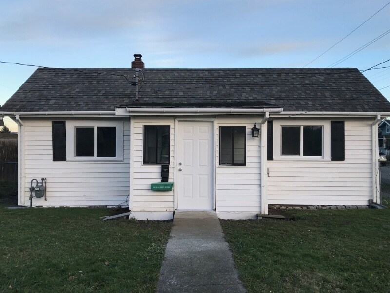 Building Photo - 1002 Naval Ave