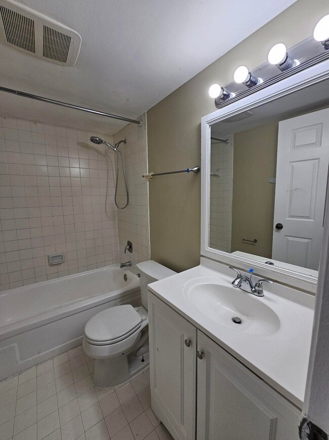 Building Photo - 1720 N Congress Ave