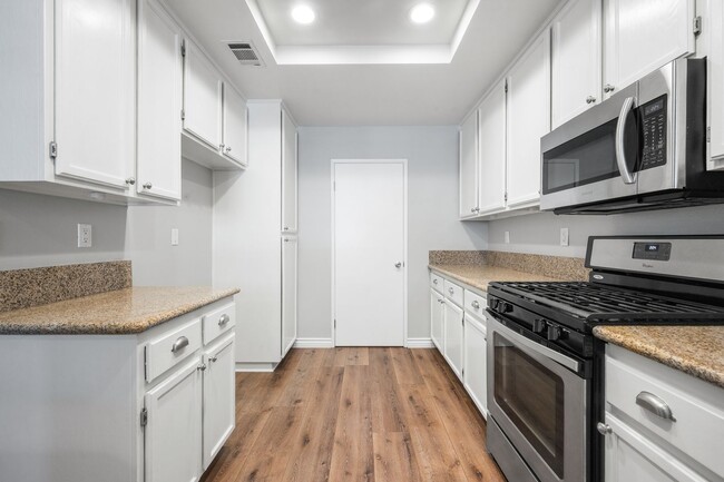 Building Photo - **7543 W Liberty Pkway #655 Fontana** Beau...