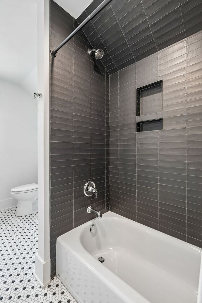 Building Photo - Beautiful 5 Bedroom Marshside Home