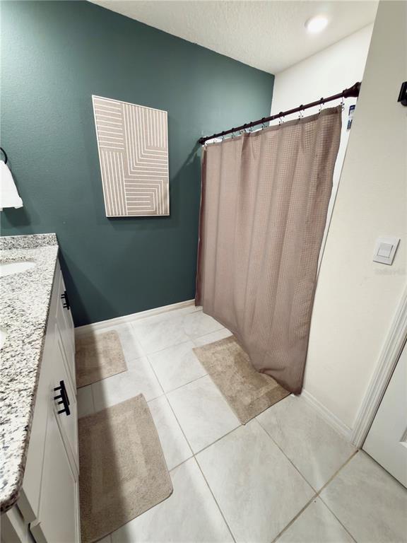 Building Photo - 512 Lily Ln