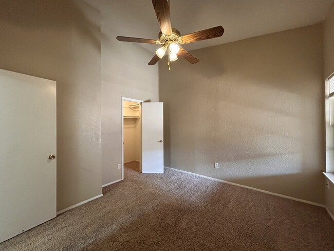 Building Photo - Cute 2\1 Duplex in Whisperwood