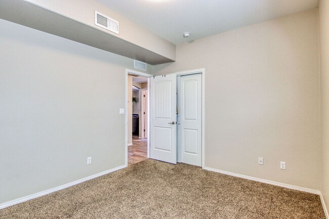 Building Photo - Beautiful Modern & Contemporary House 3 beds-2 baths in 79932