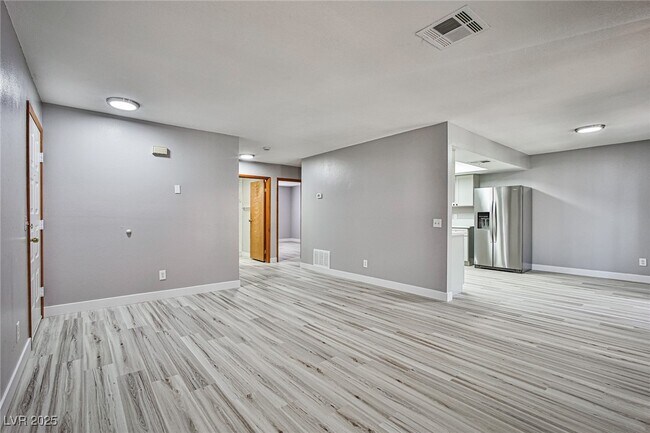 Building Photo - 6649 W Tropicana Ave