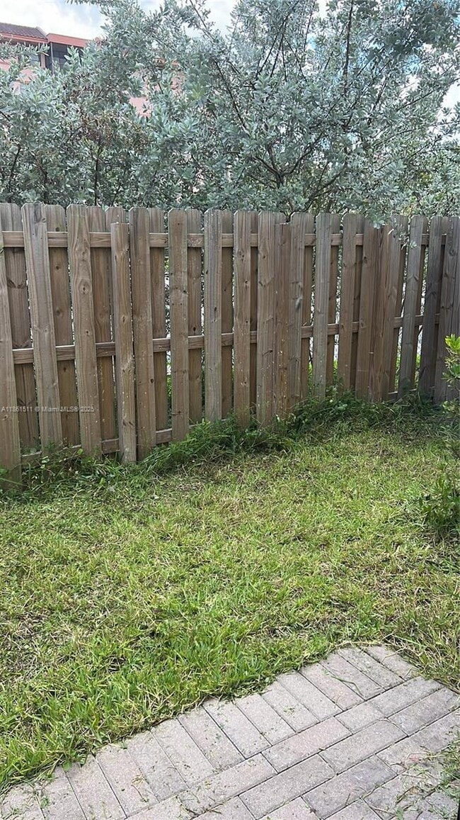 Building Photo - 316 NE 208th Ter