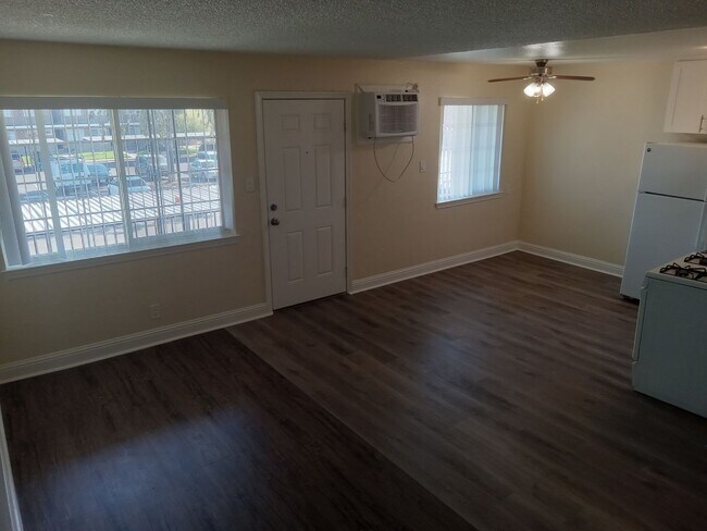 Building Photo - Welcome to SkyView Villa & Somerset Apartm...