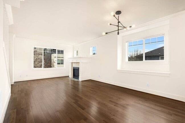 Building Photo - 3424 34th Ave W