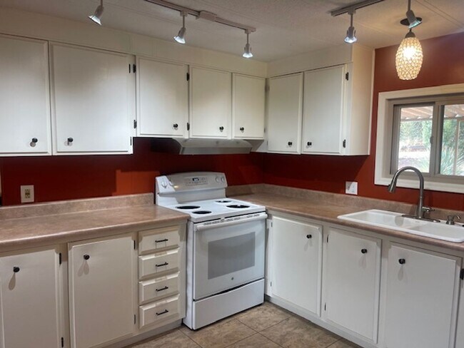 Building Photo - 401 Sunset Hills Dr