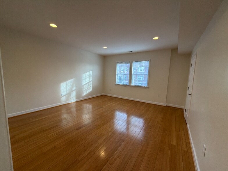 Building Photo - 937 Randolph St NW