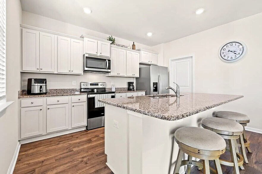 Building Photo - 2807 Ophelia Way