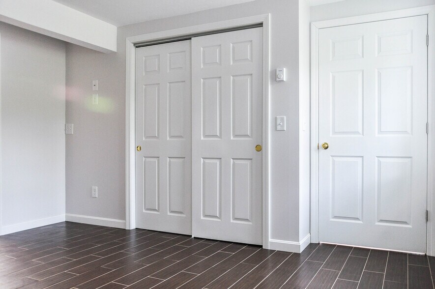 Building Photo - 152 Main St