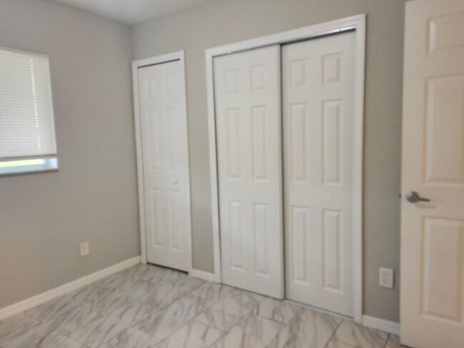 Building Photo - Nice duplex!!!