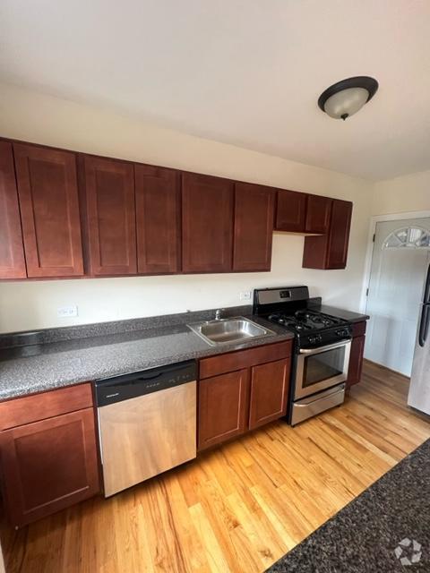 Building Photo - 1 bedroom in Chicago IL 60657