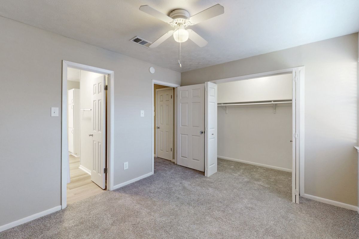 Building Photo - 1409 Airline Dr