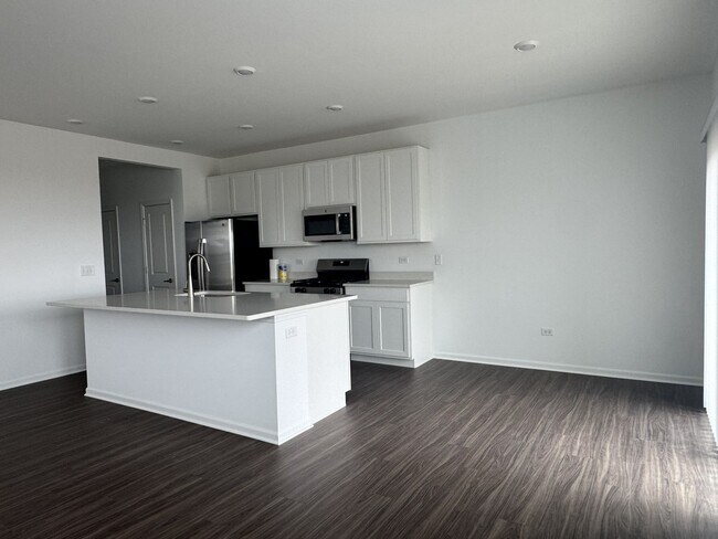 Building Photo - 25732 W Wakefield Dr